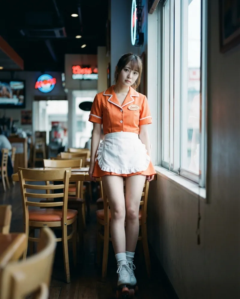 レトロダイナーウェイトレス|Nano Banana用コスプレプロンプト