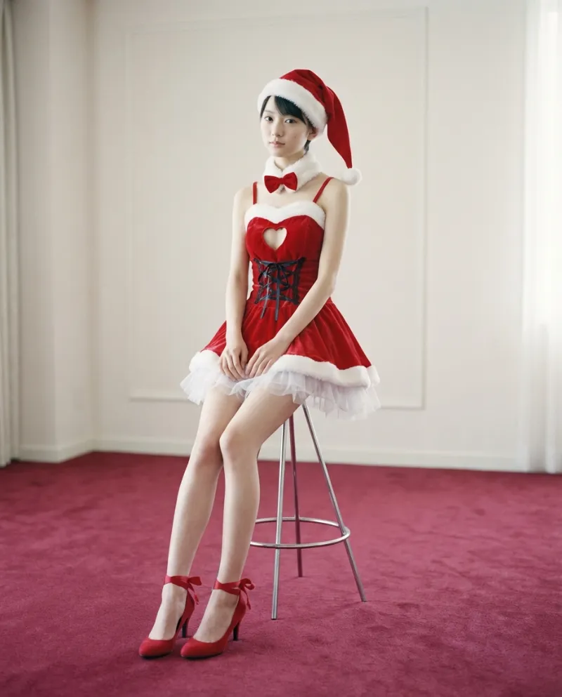 サンタミニドレス|Nano Banana用コスプレプロンプト