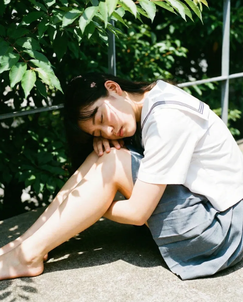 制服を着たAI美女のポートレート作例-1