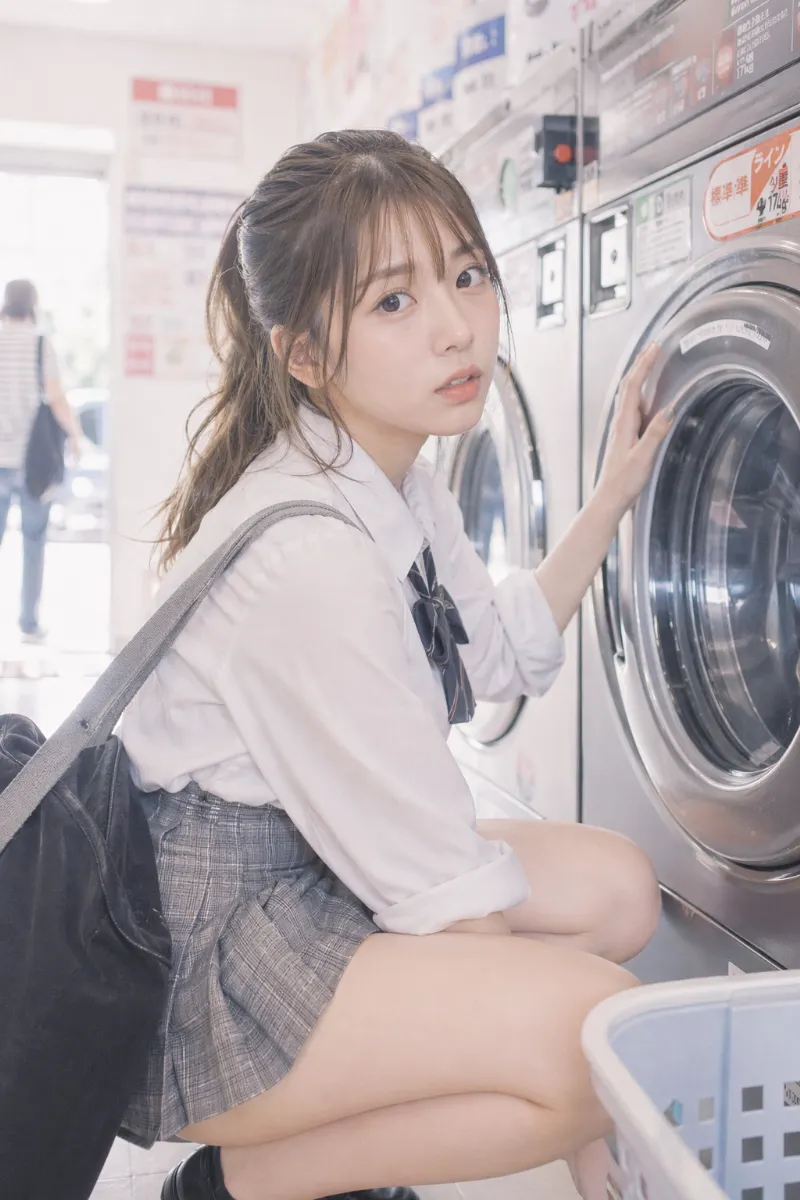 コインランドリーと美女（日常）｜GPT Image 2生成の作例