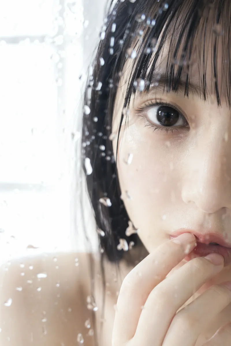 ガラス越しのポートレート｜GPT Image 2生成の作例