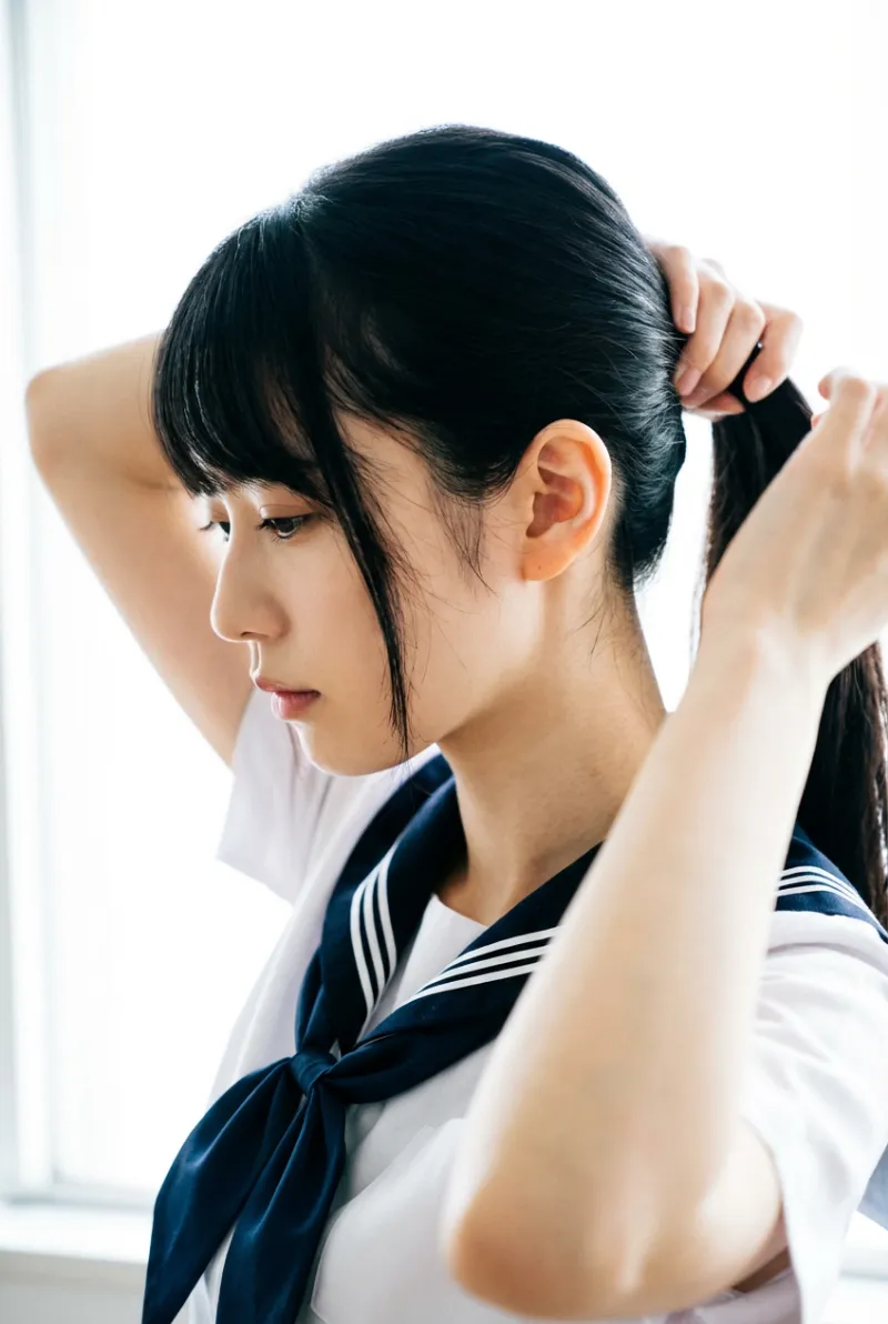 セーラー服美女（逆光ポートレート）｜Nano Banana Pr生成の作例