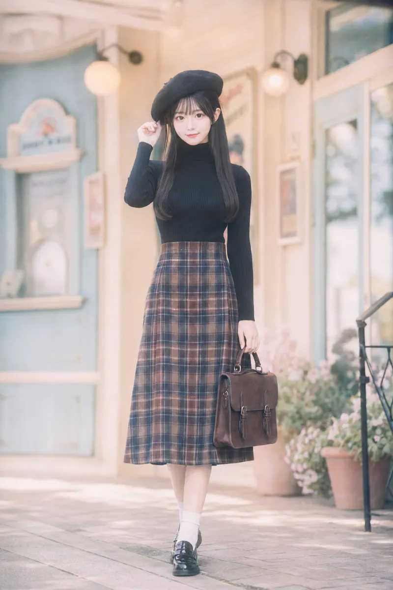 実写AI美女版｜黒タートルネックとプレイド柄ミディ丈スカートを合わせたレトロなシネマヒロイン風コーデ
